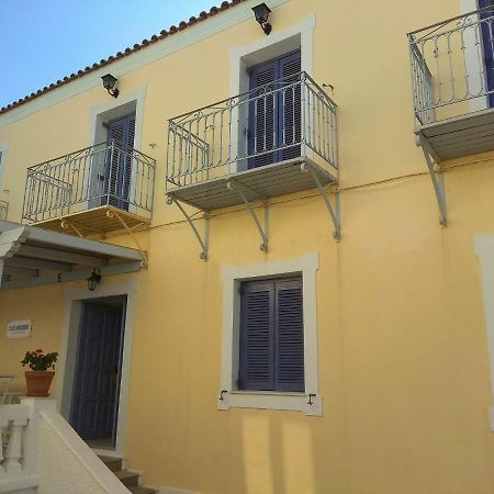 Old Harbor Apartments Spetses Town Ngoại thất bức ảnh