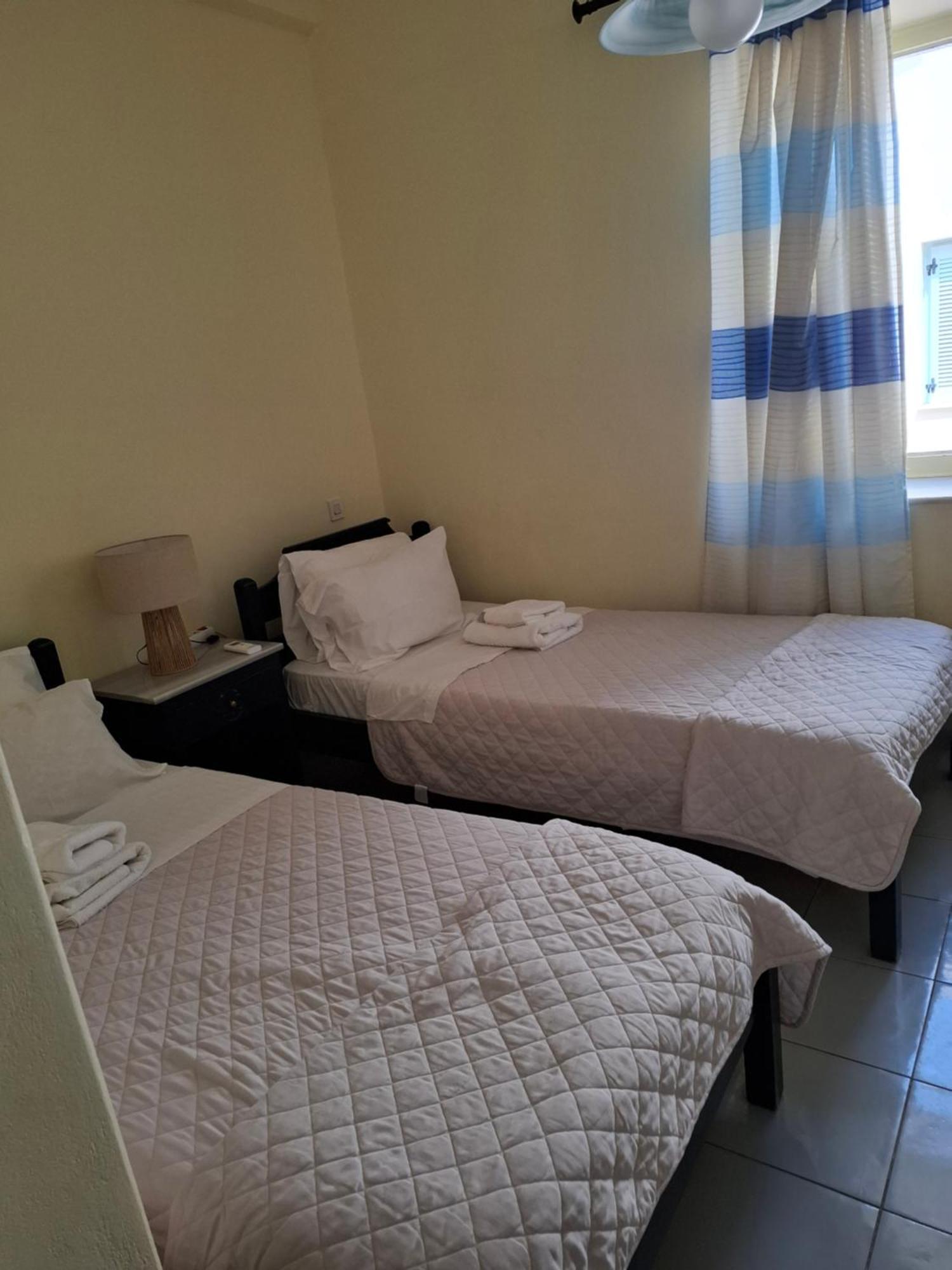 Old Harbor Apartments Spetses Town Ngoại thất bức ảnh