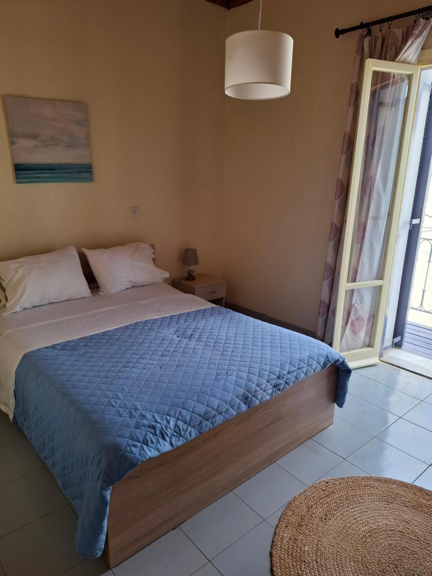 Old Harbor Apartments Spetses Town Ngoại thất bức ảnh
