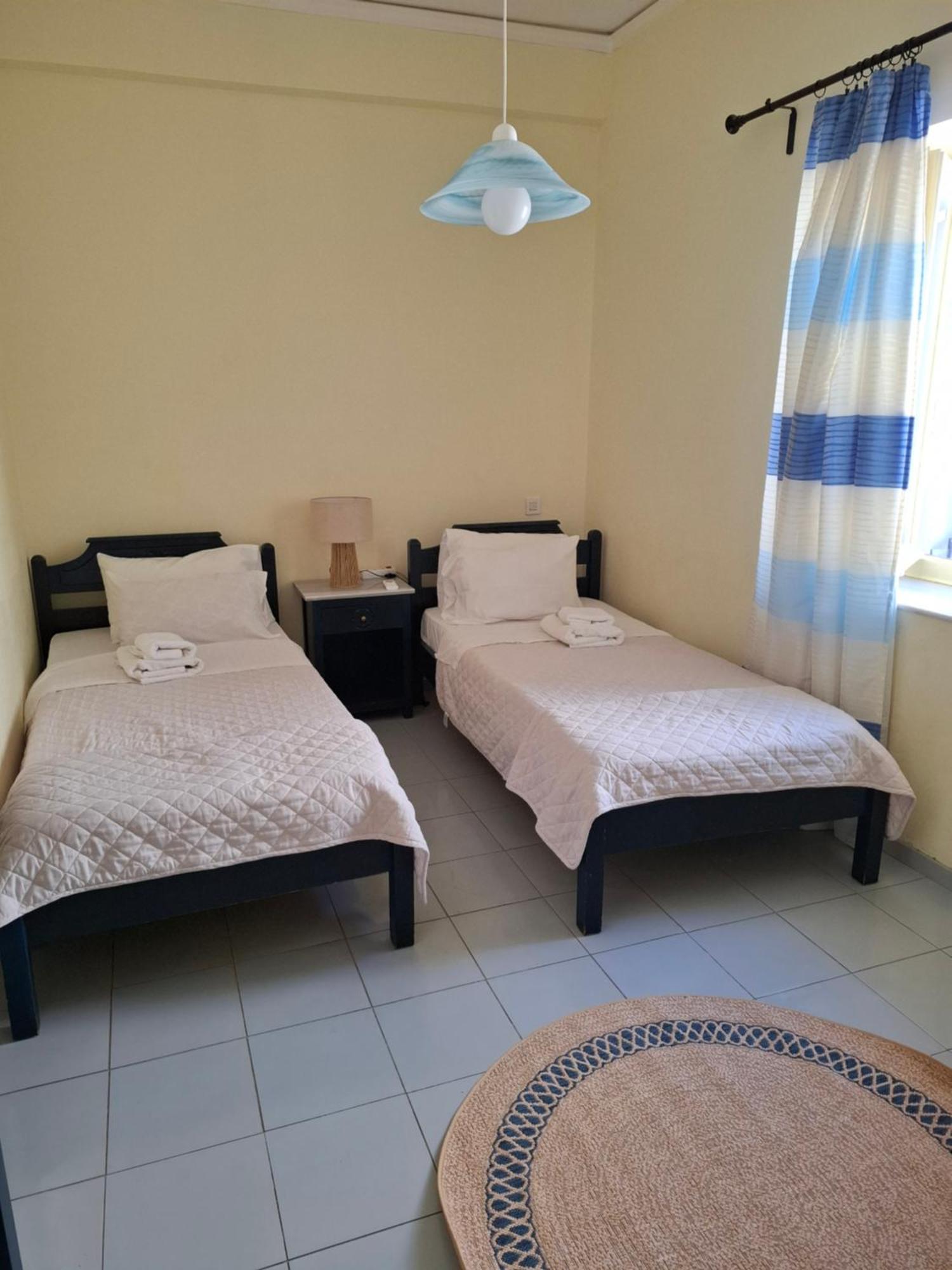 Old Harbor Apartments Spetses Town Ngoại thất bức ảnh