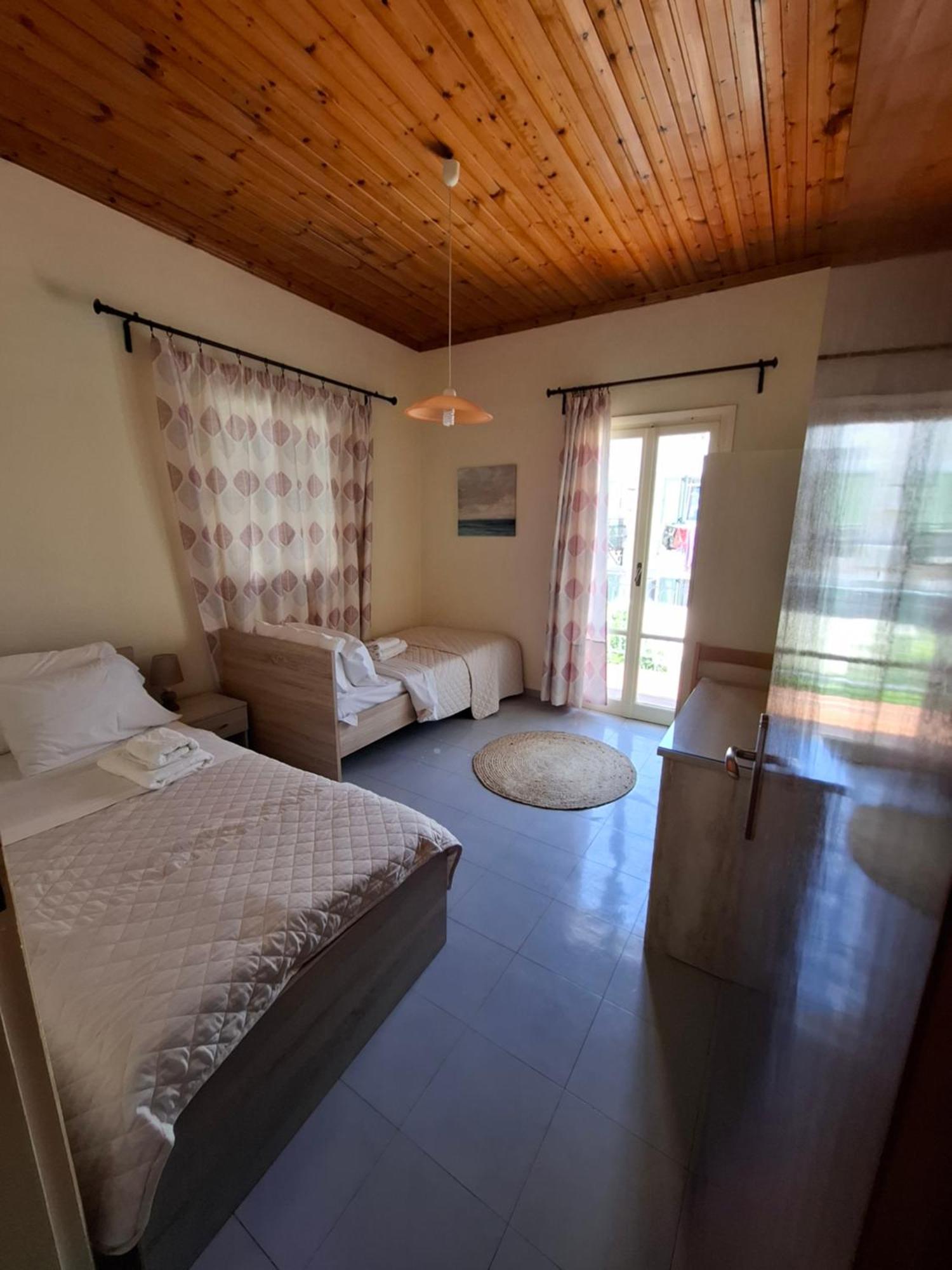 Old Harbor Apartments Spetses Town Ngoại thất bức ảnh
