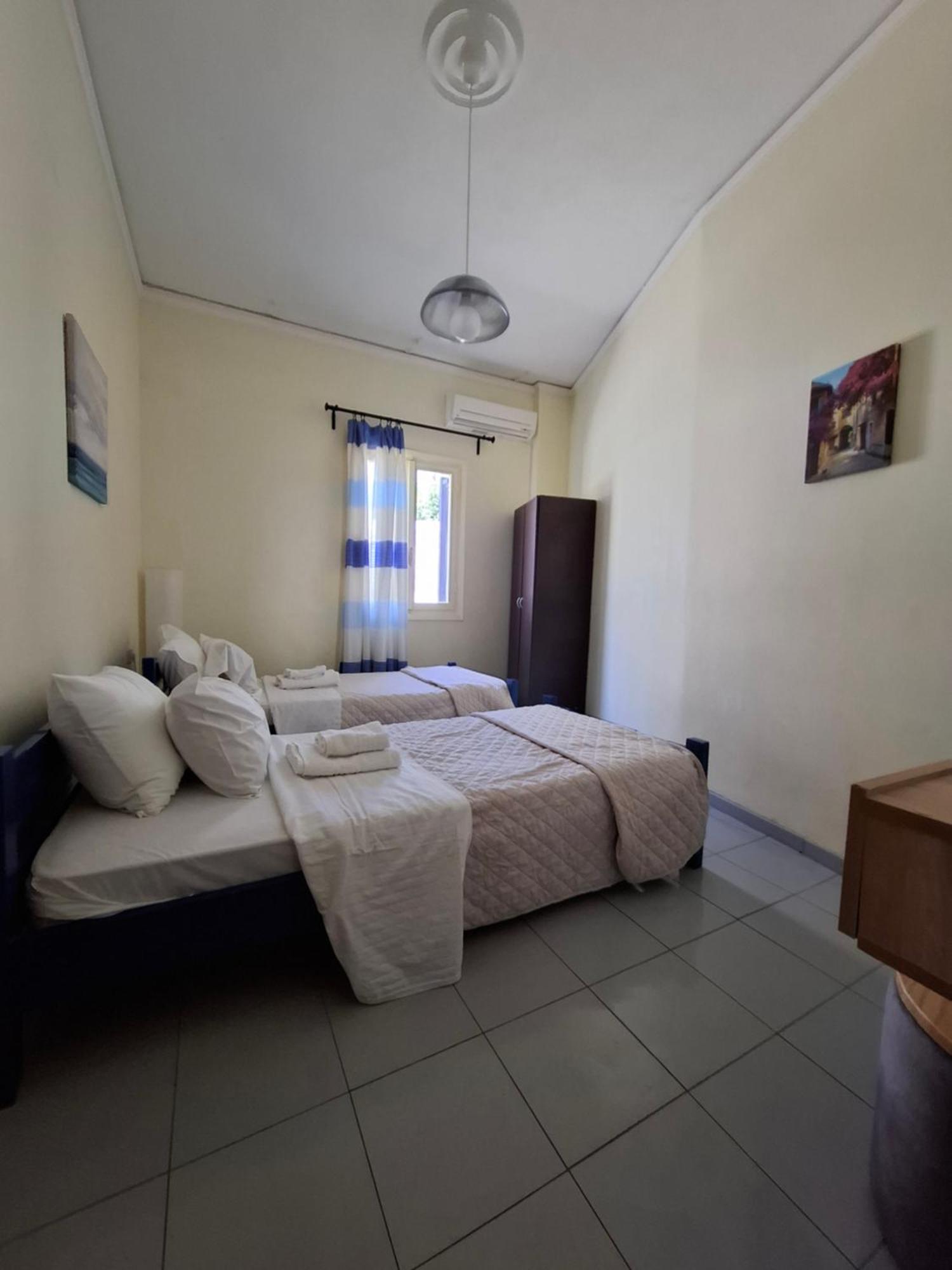 Old Harbor Apartments Spetses Town Ngoại thất bức ảnh