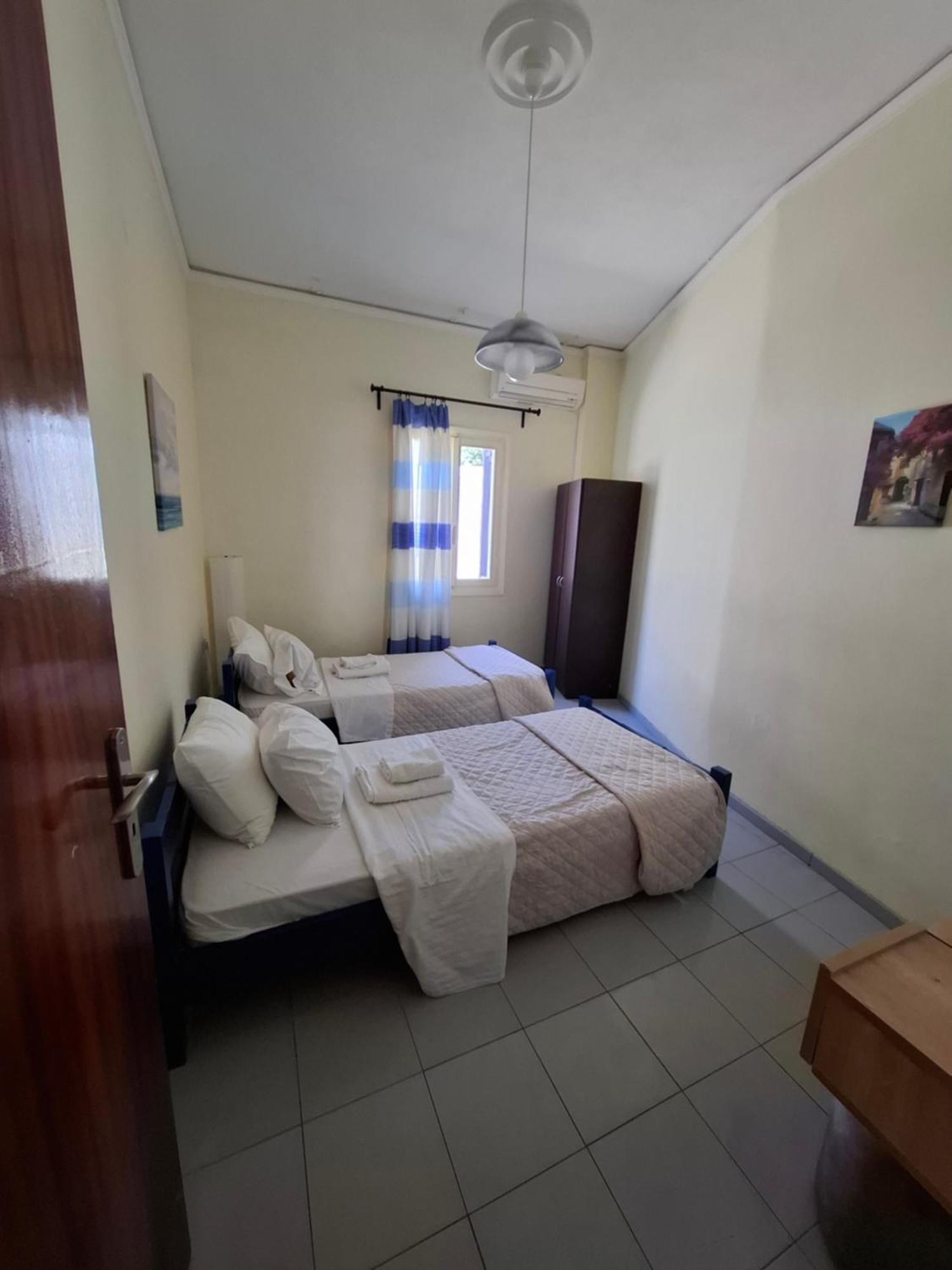Old Harbor Apartments Spetses Town Ngoại thất bức ảnh