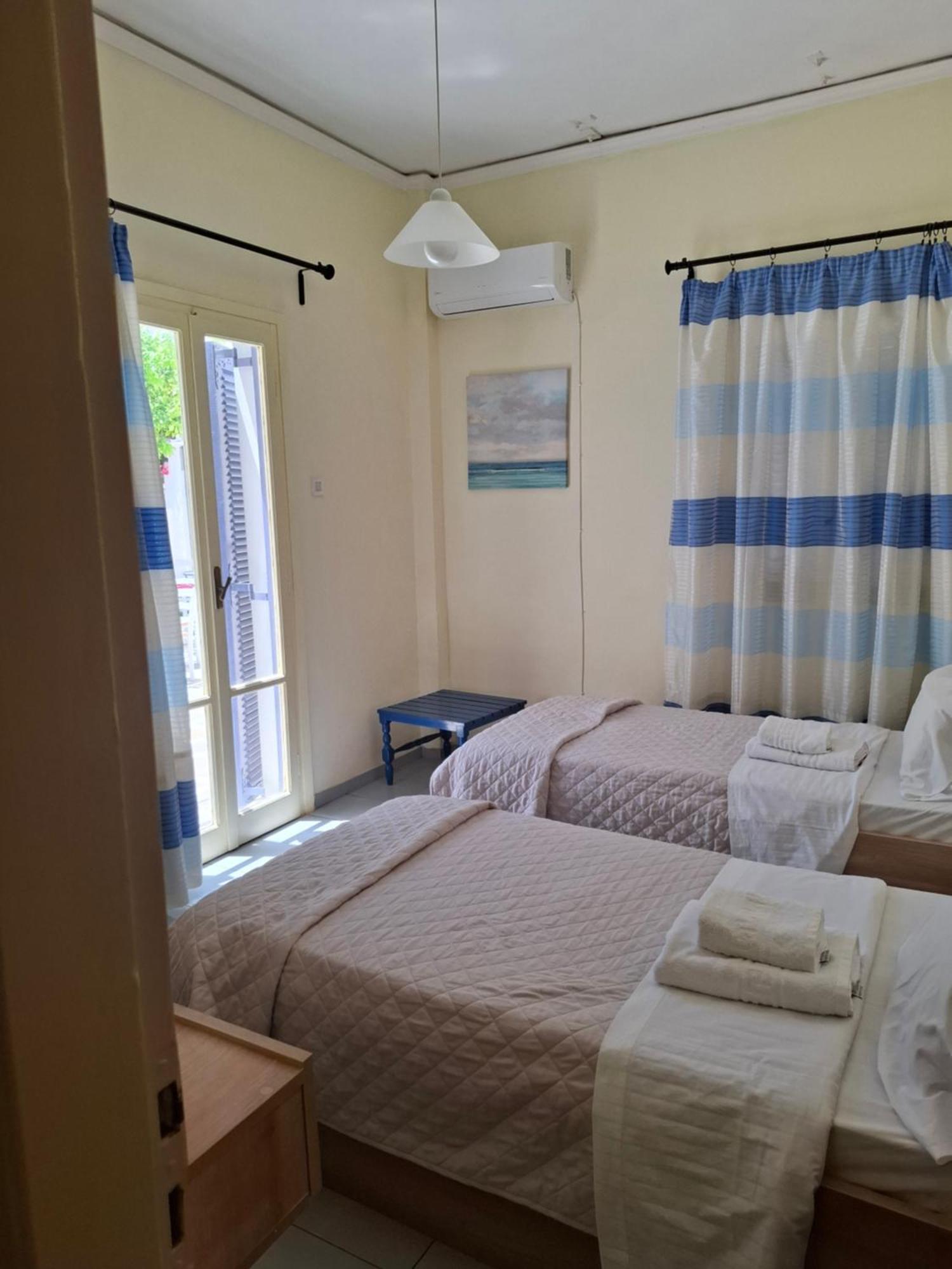 Old Harbor Apartments Spetses Town Ngoại thất bức ảnh