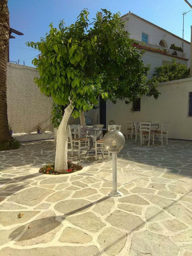 Old Harbor Apartments Spetses Town Ngoại thất bức ảnh