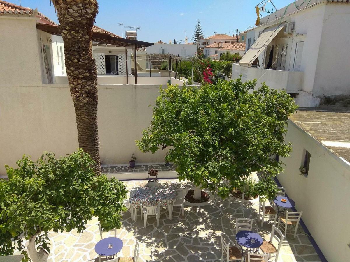 Old Harbor Apartments Spetses Town Ngoại thất bức ảnh