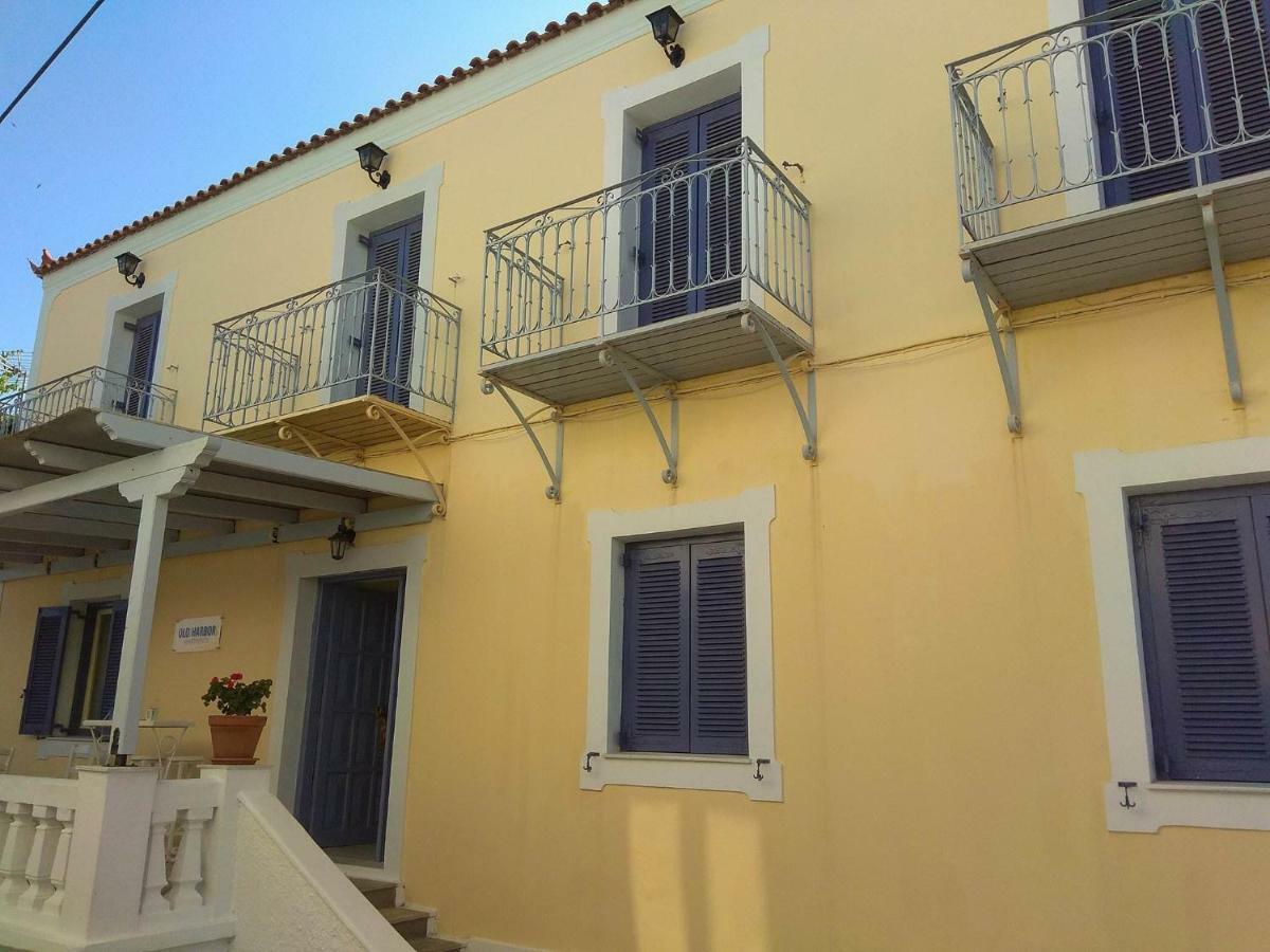 Old Harbor Apartments Spetses Town Ngoại thất bức ảnh